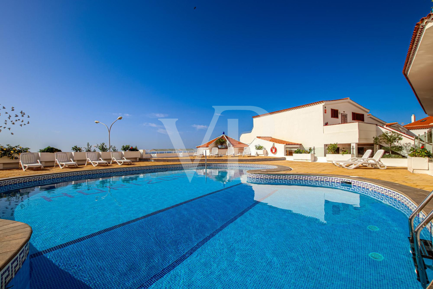 Ático de Ensueño con Impresionantes Vistas al Mar en Los Cristianos