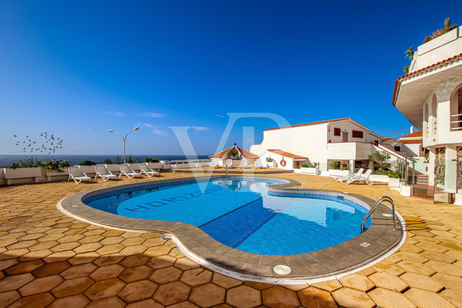 Ático de Ensueño con Impresionantes Vistas al Mar en Los Cristianos