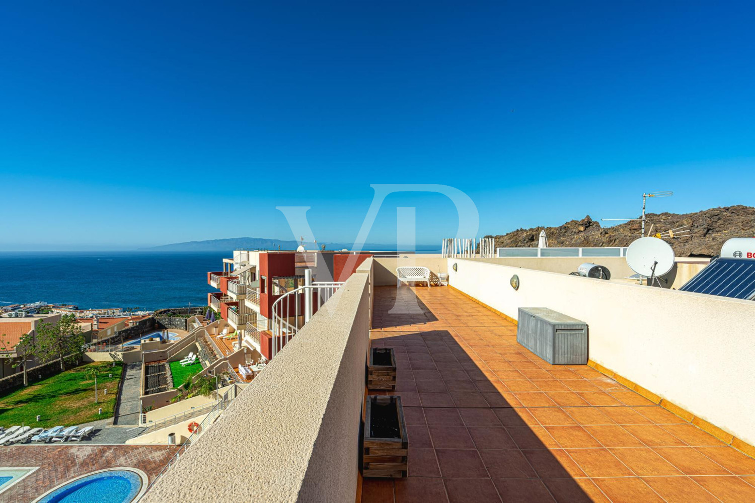 Exclusive penthouse with sea views and roof terrace in Puerto Santiago