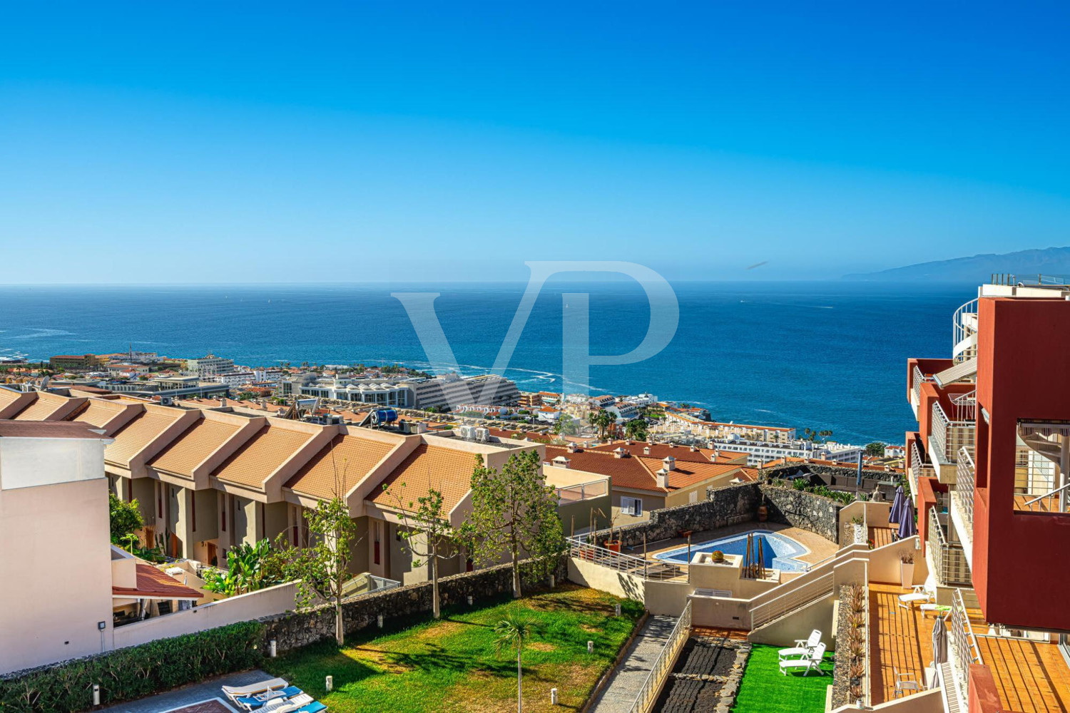 Exclusive penthouse with sea views and roof terrace in Puerto Santiago