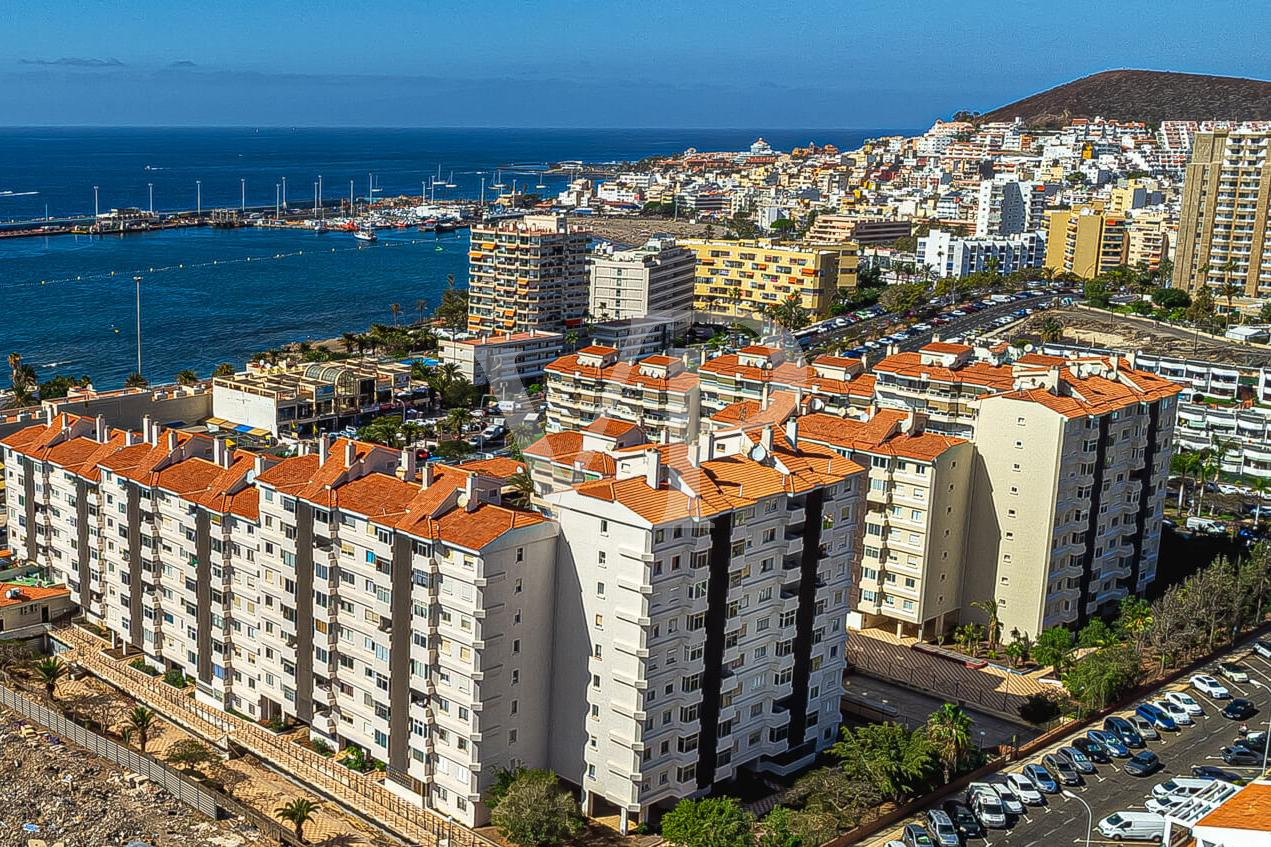 Penthouse with stunning sea views in Los Cristianos