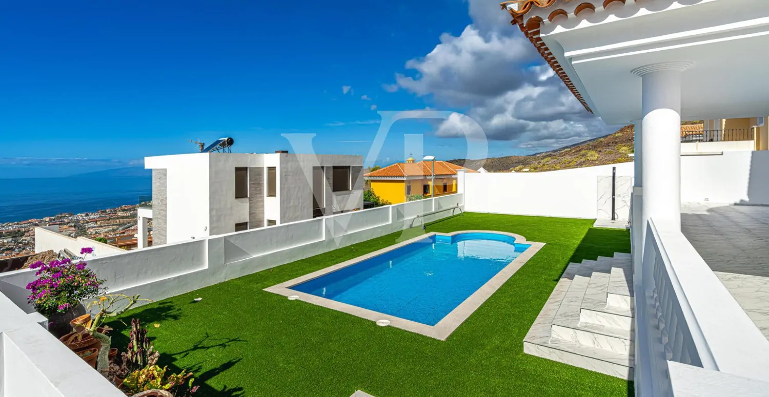 Komplett renovierte Luxusvilla in Roque del Conde mit Meerblick