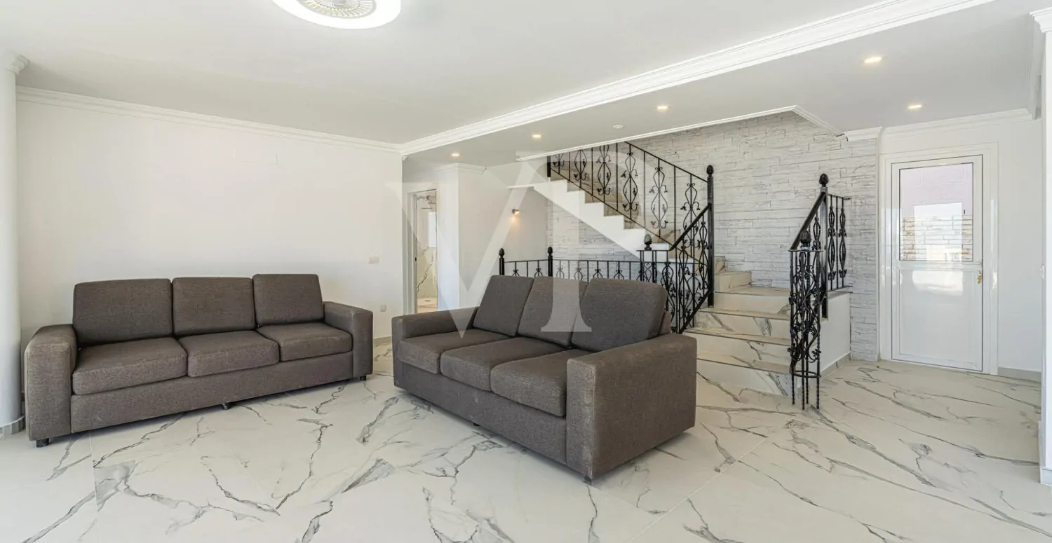 Komplett renovierte Luxusvilla in Roque del Conde mit Meerblick