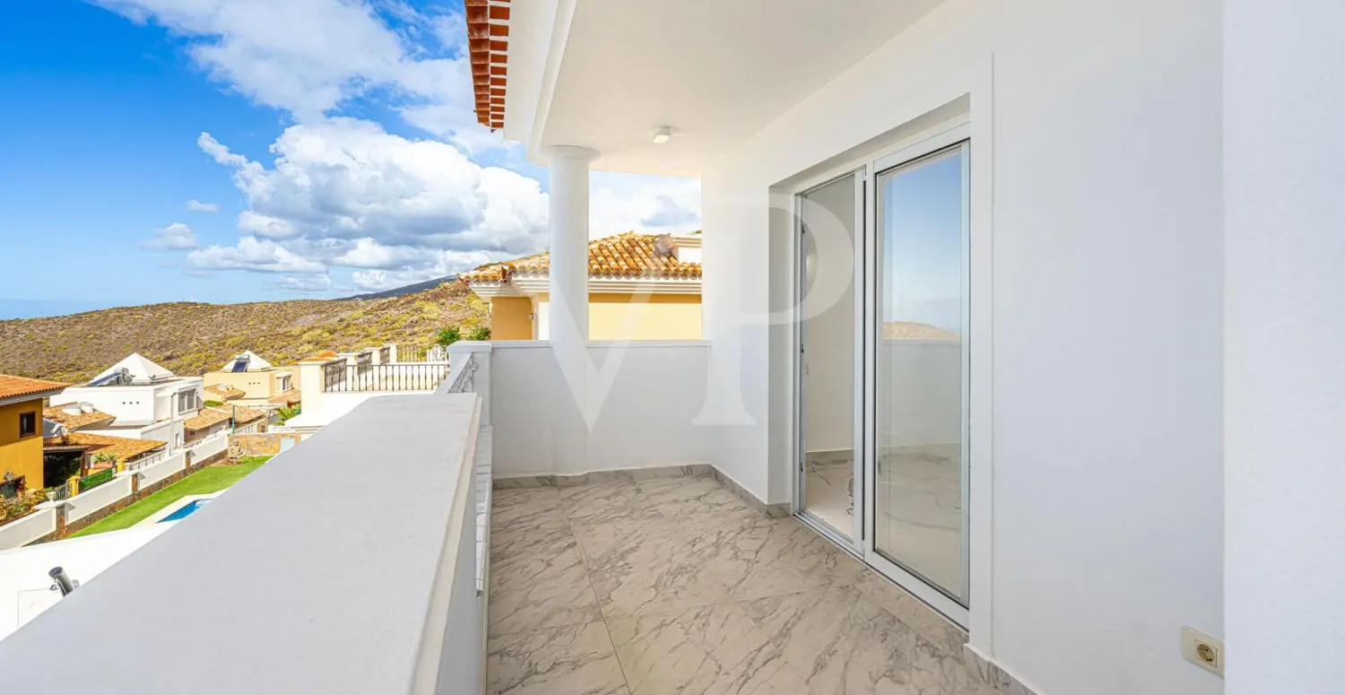 Komplett renovierte Luxusvilla in Roque del Conde mit Meerblick