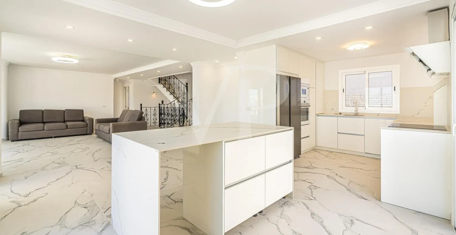 Komplett renovierte Luxusvilla in Roque del Conde mit Meerblick