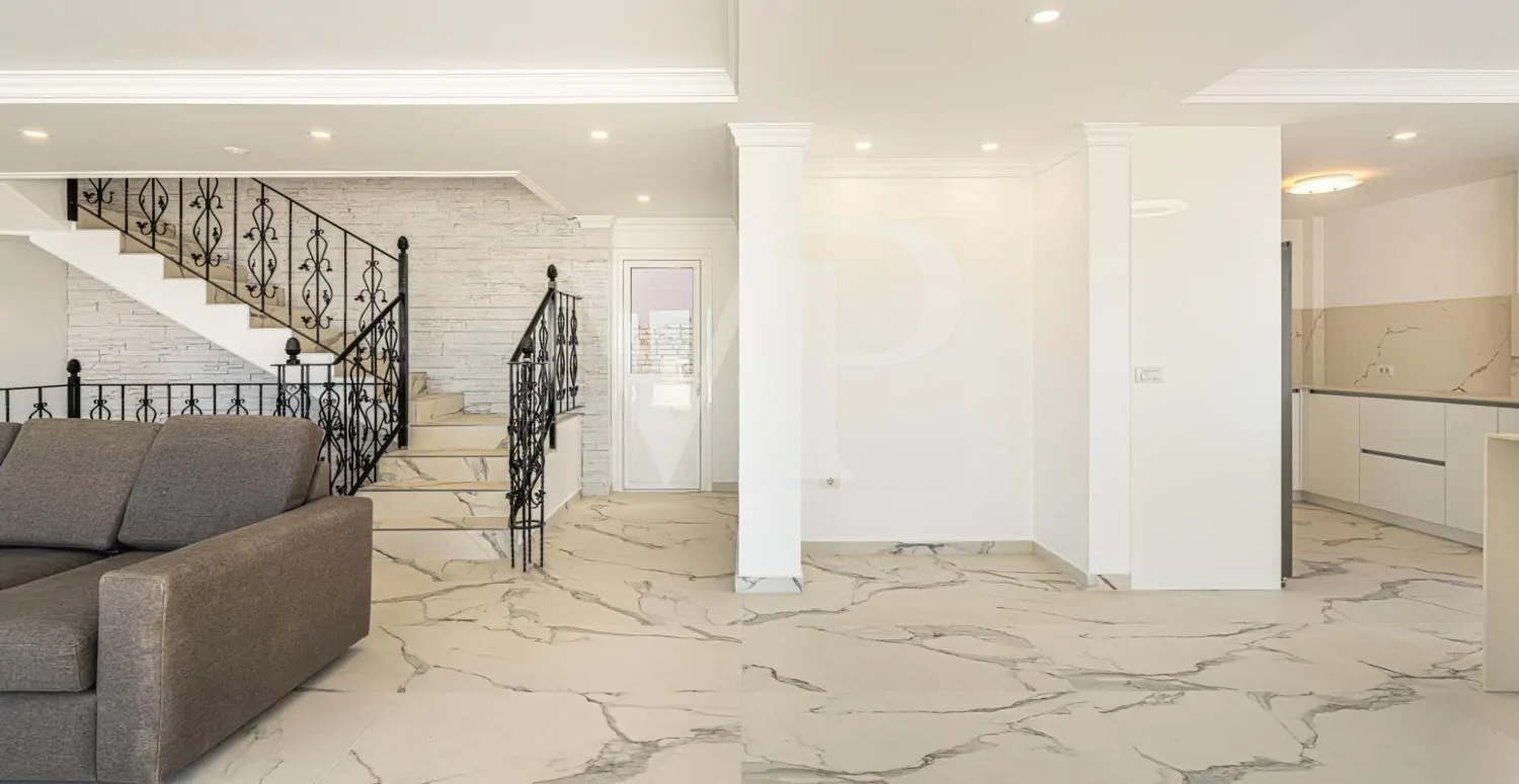 Komplett renovierte Luxusvilla in Roque del Conde mit Meerblick