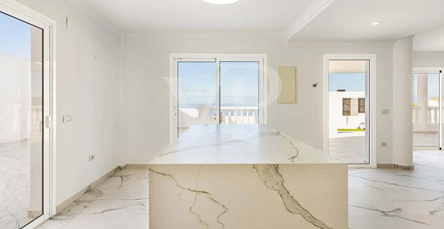 Komplett renovierte Luxusvilla in Roque del Conde mit Meerblick