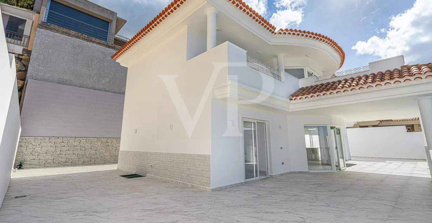 Komplett renovierte Luxusvilla in Roque del Conde mit Meerblick