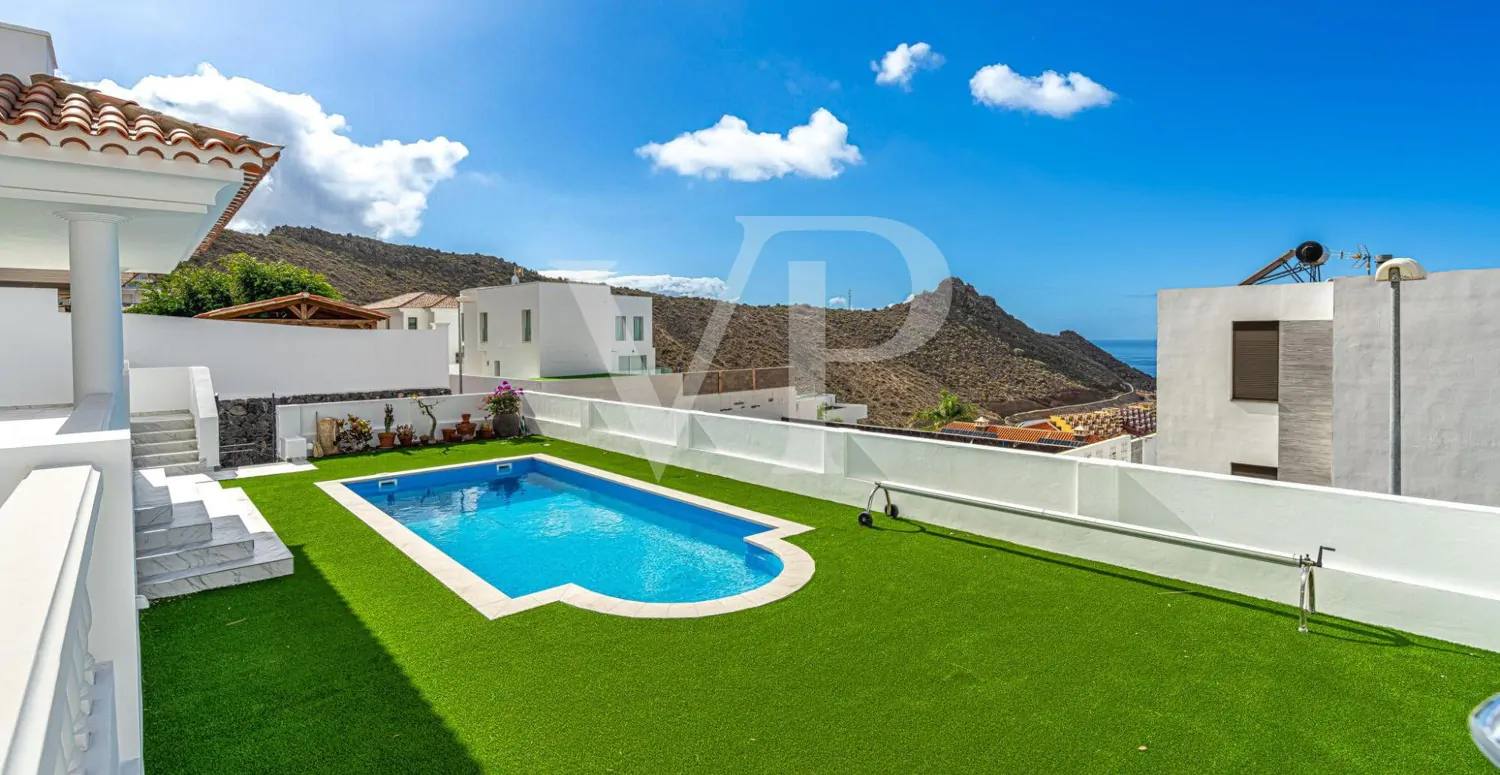Komplett renovierte Luxusvilla in Roque del Conde mit Meerblick