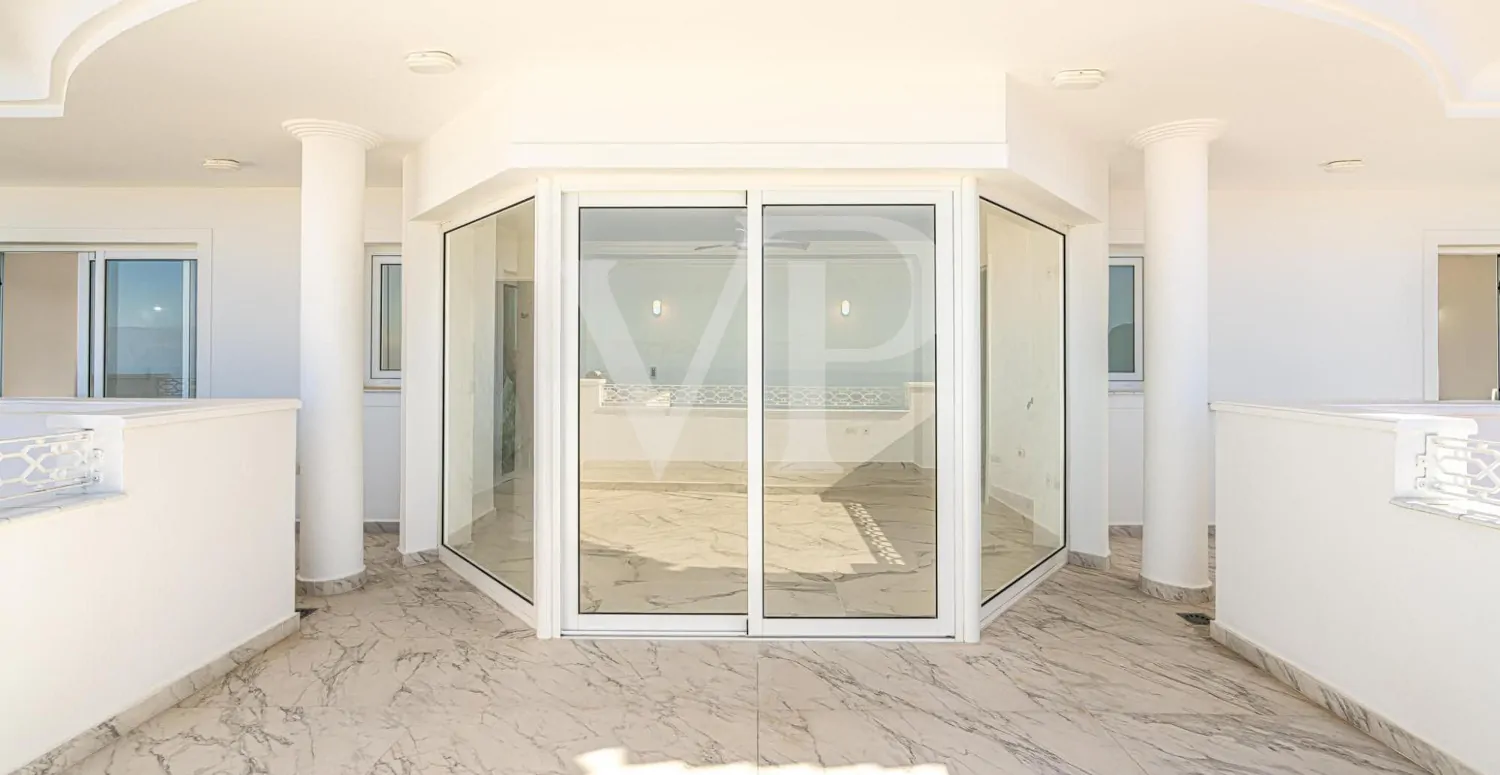 Komplett renovierte Luxusvilla in Roque del Conde mit Meerblick