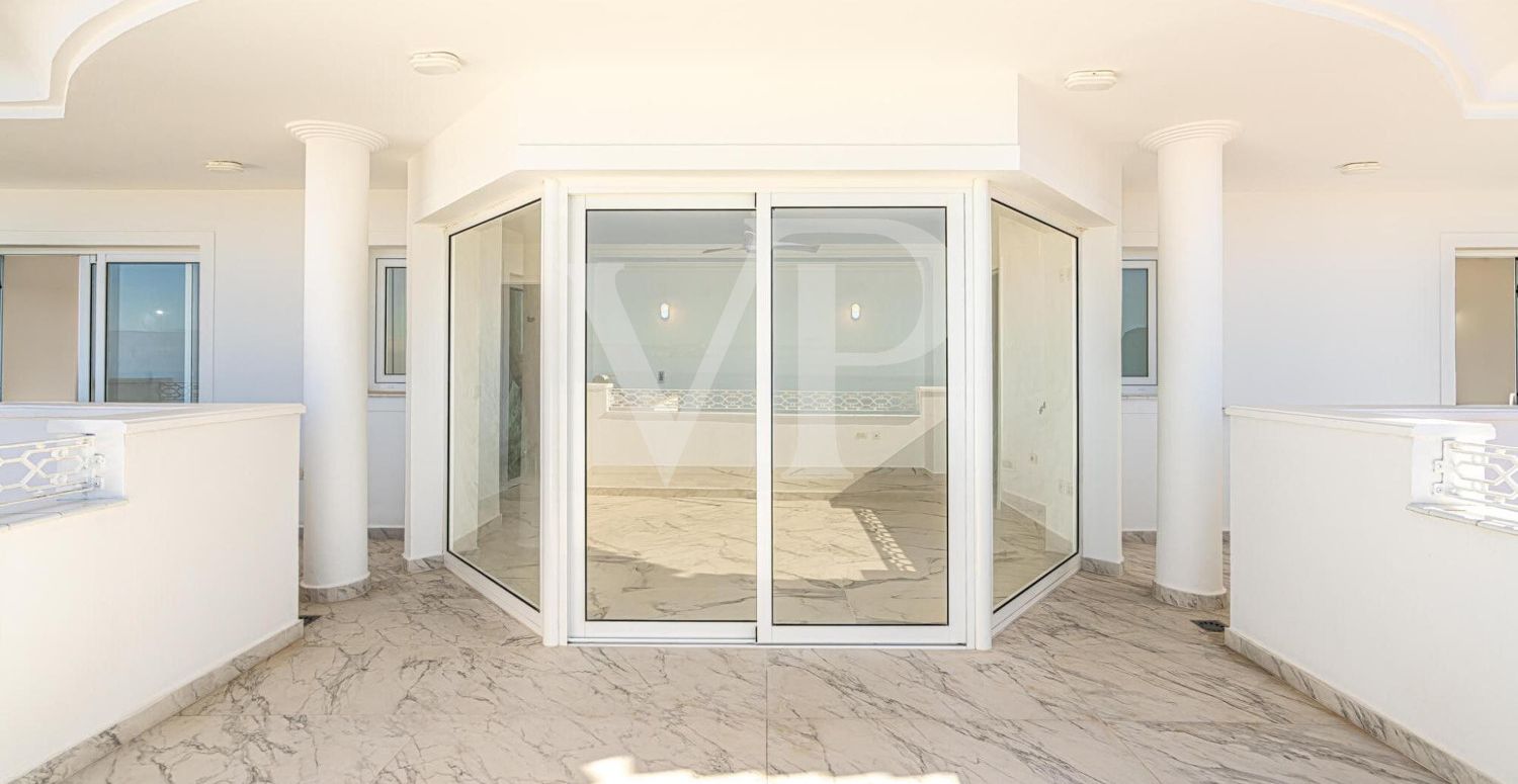 Komplett renovierte Luxusvilla in Roque del Conde mit Meerblick