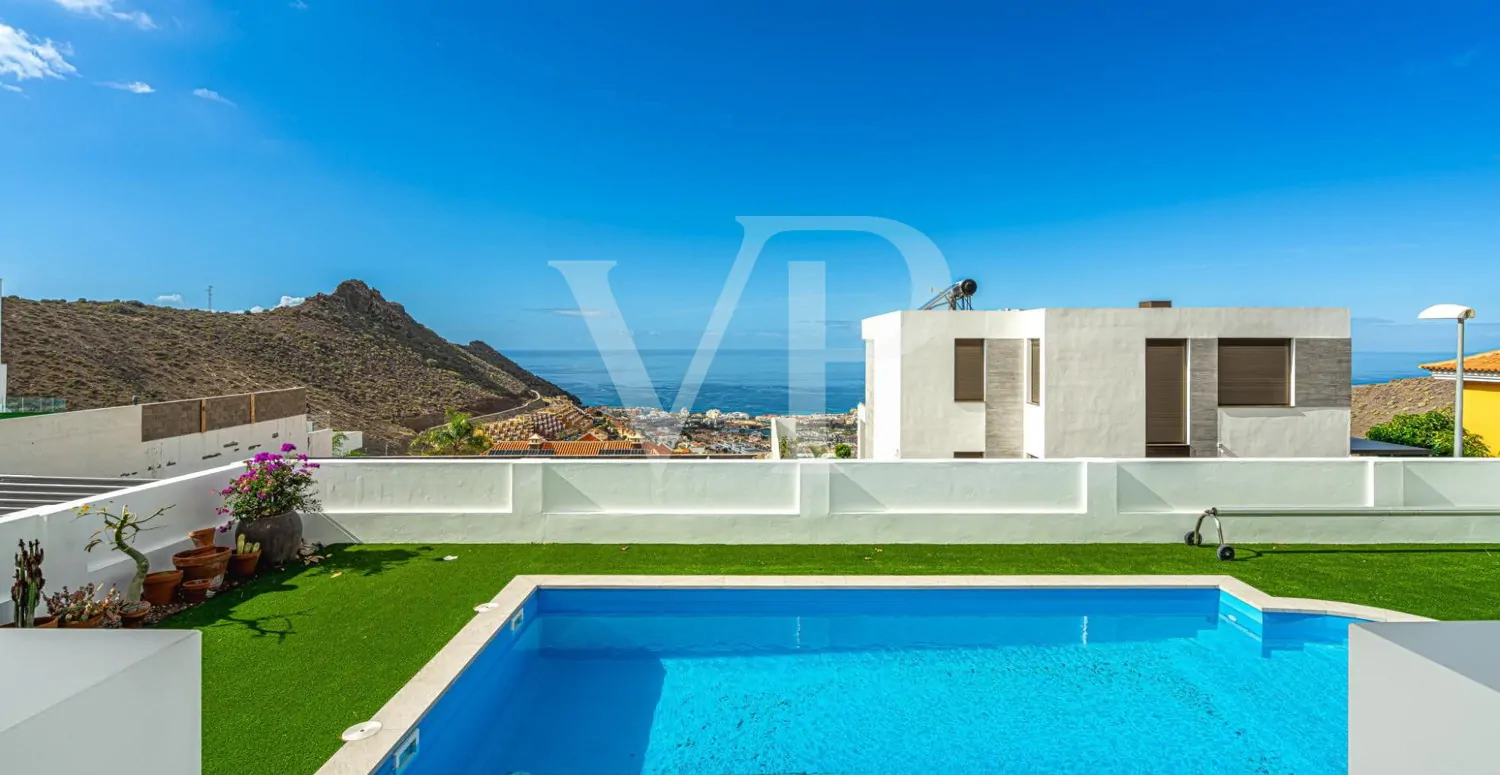 Komplett renovierte Luxusvilla in Roque del Conde mit Meerblick