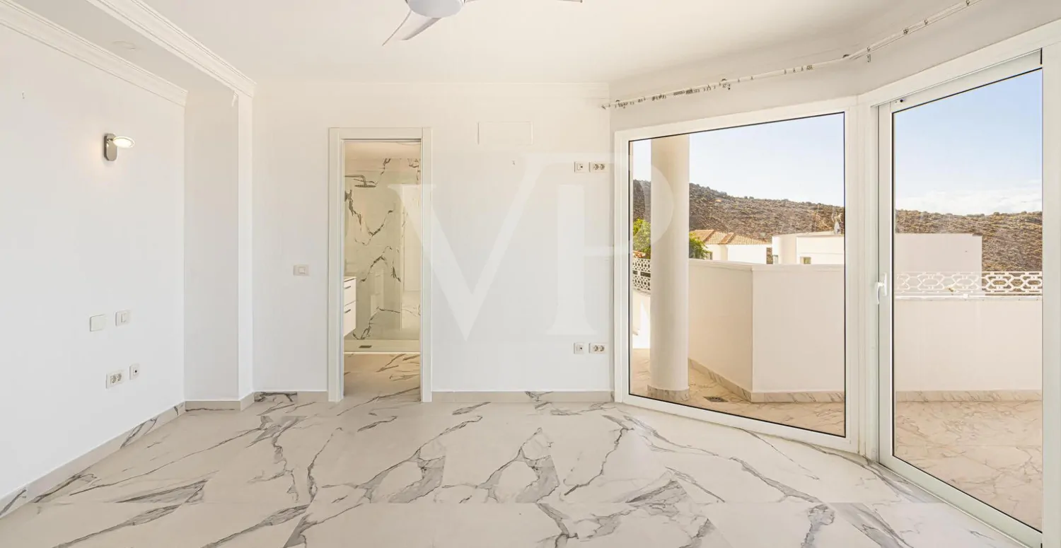 Komplett renovierte Luxusvilla in Roque del Conde mit Meerblick