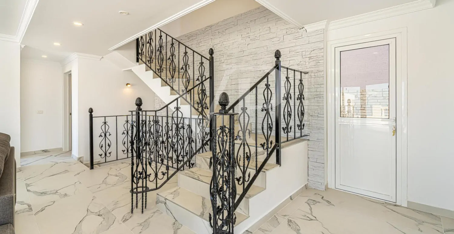 Komplett renovierte Luxusvilla in Roque del Conde mit Meerblick