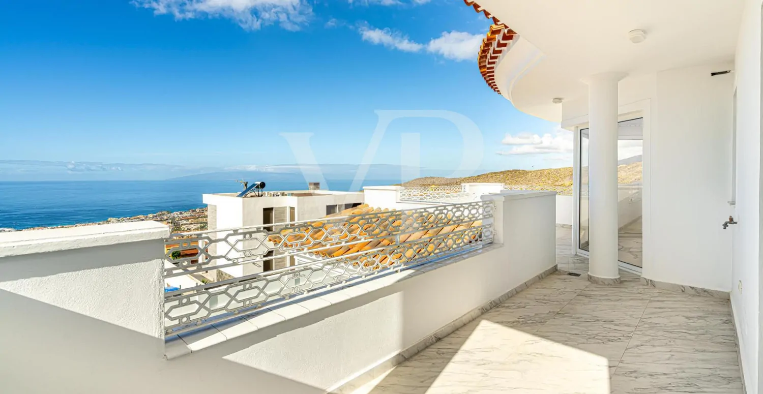 Komplett renovierte Luxusvilla in Roque del Conde mit Meerblick