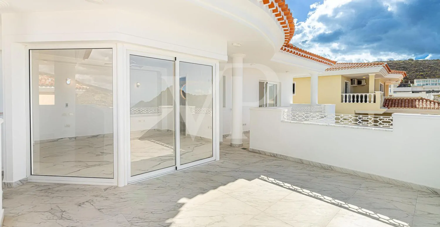 Komplett renovierte Luxusvilla in Roque del Conde mit Meerblick