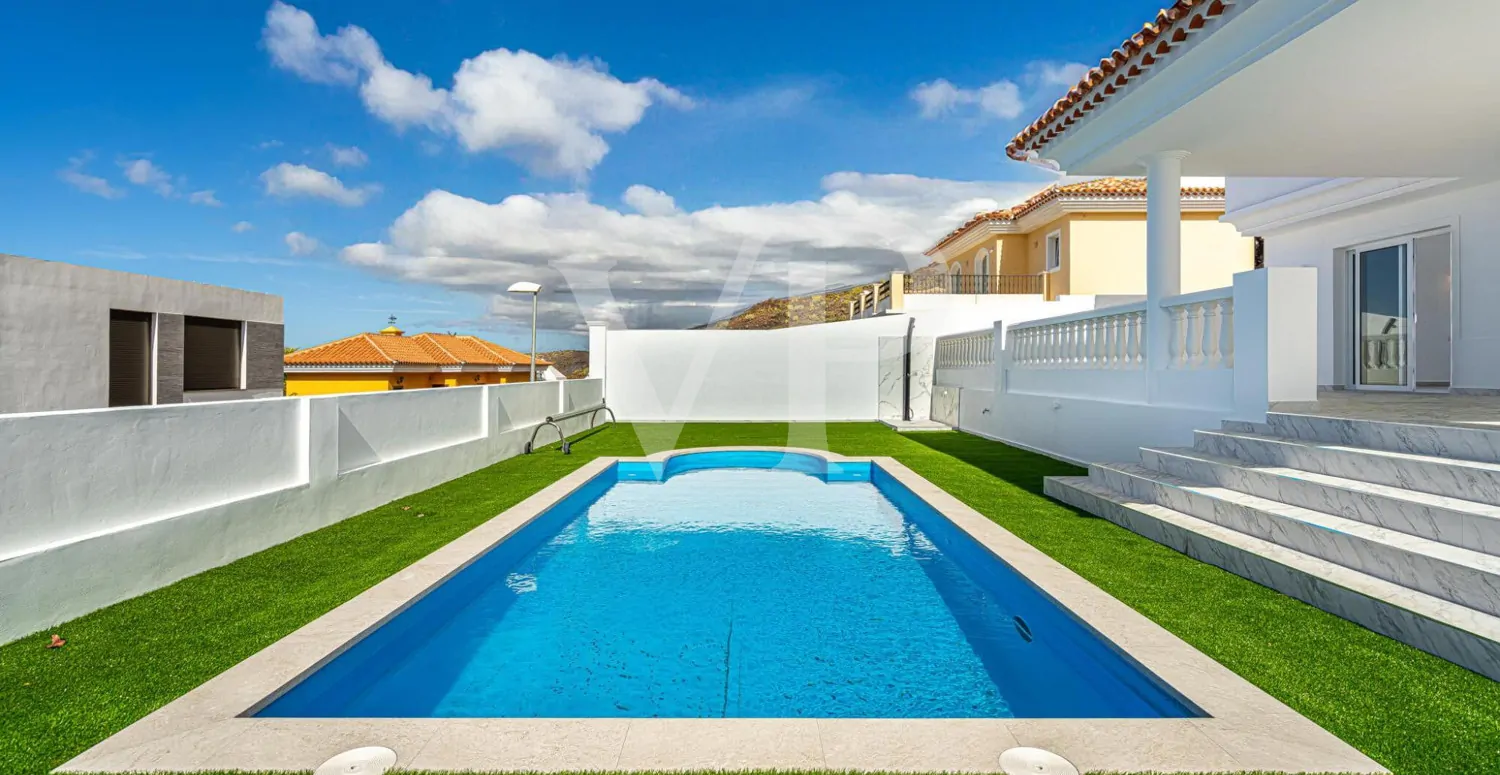 Komplett renovierte Luxusvilla in Roque del Conde mit Meerblick