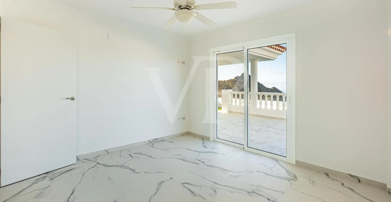 Komplett renovierte Luxusvilla in Roque del Conde mit Meerblick