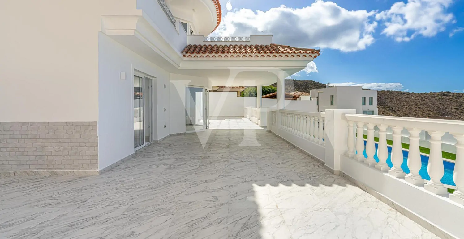 Komplett renovierte Luxusvilla in Roque del Conde mit Meerblick