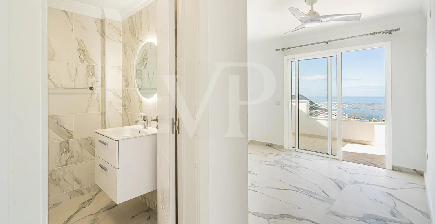 Komplett renovierte Luxusvilla in Roque del Conde mit Meerblick