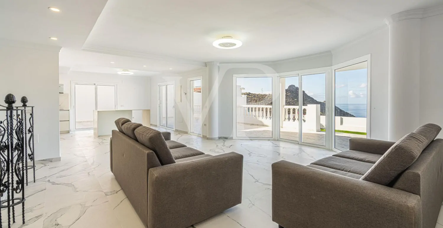 Komplett renovierte Luxusvilla in Roque del Conde mit Meerblick