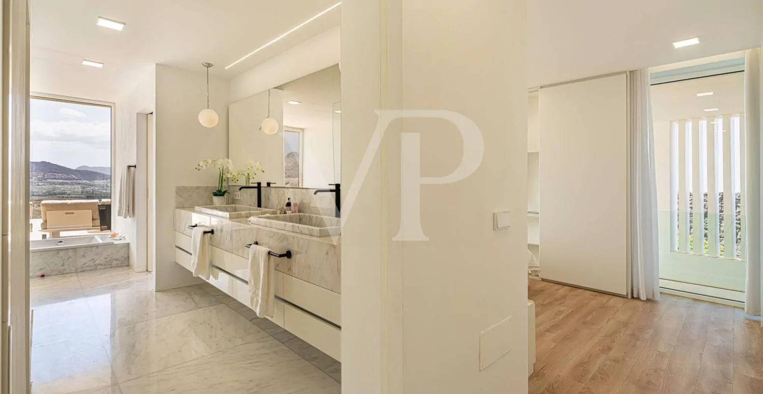 Exklusive Villa in Adeje – Luxus mit Panoramablick