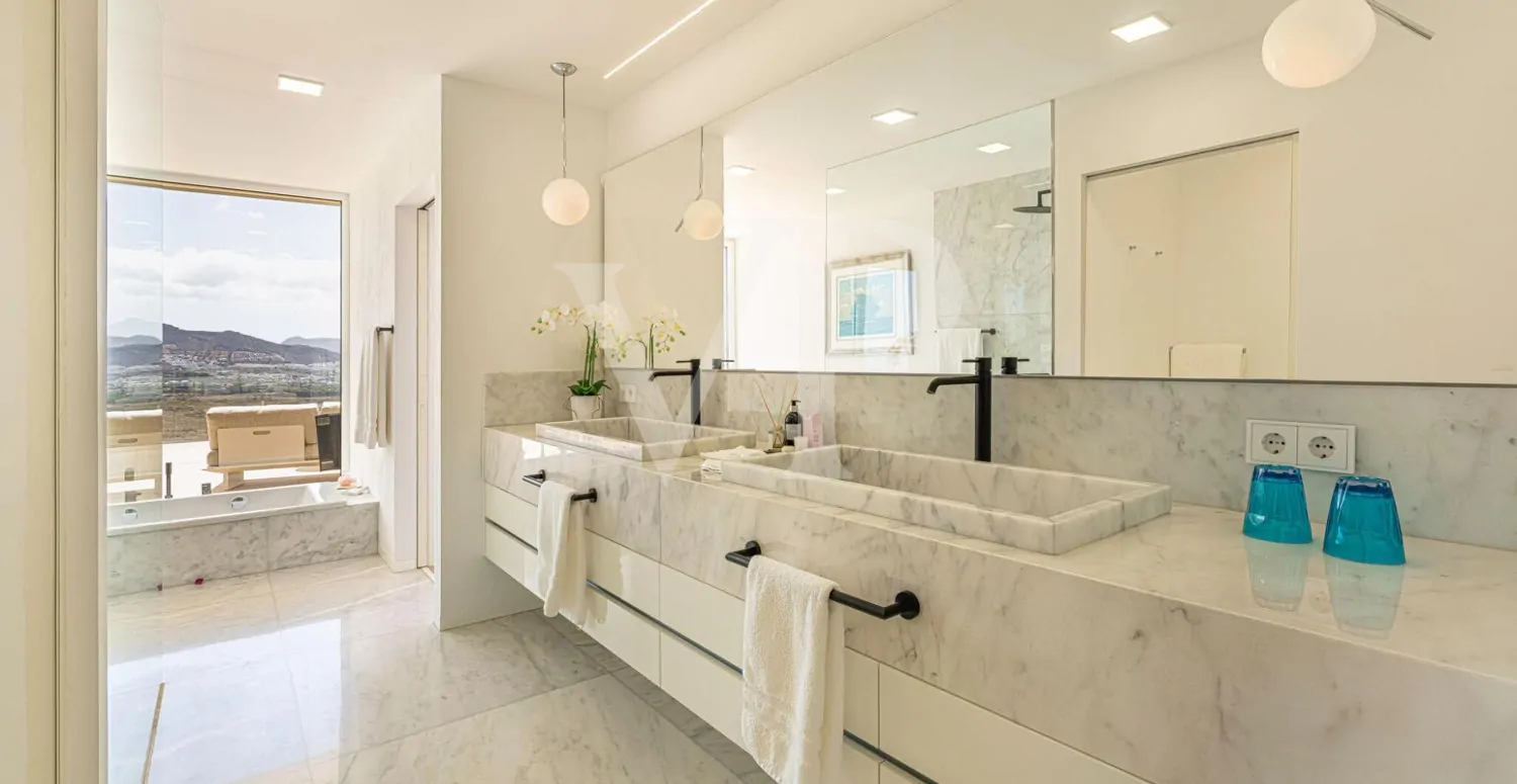 Exklusive Villa in Adeje – Luxus mit Panoramablick