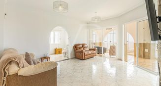von_poll_real_estate_property_ES253185256_image_3