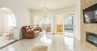 von_poll_real_estate_property_ES253185256_image_4