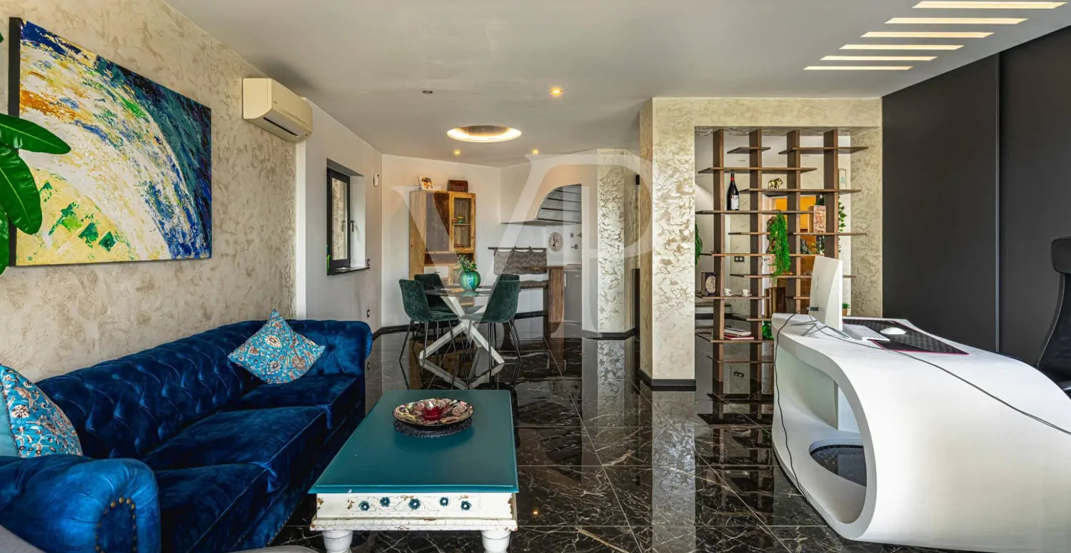 Idyllisches modernes Einfamilienhaus mit Panoramablick