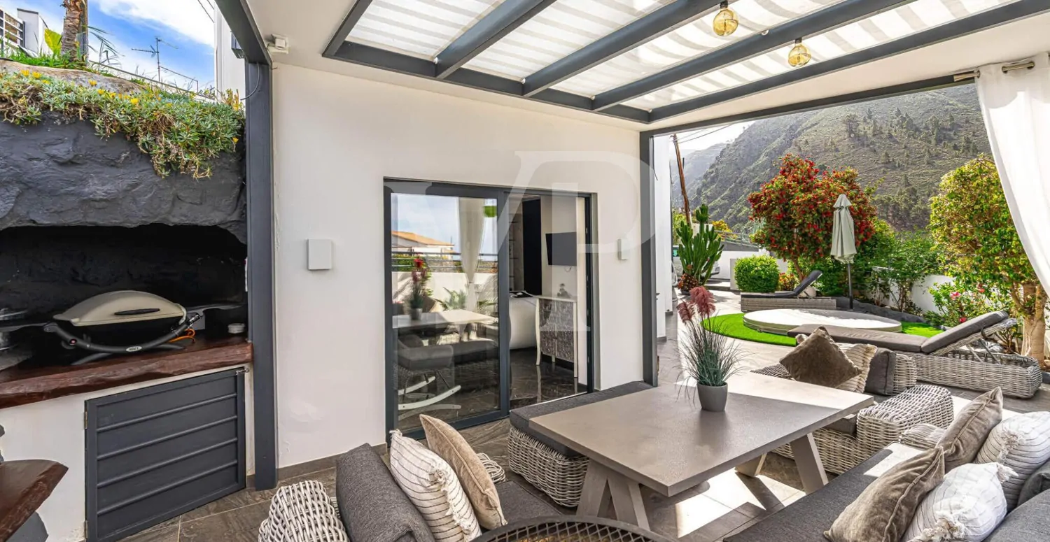 Idyllisches modernes Einfamilienhaus mit Panoramablick