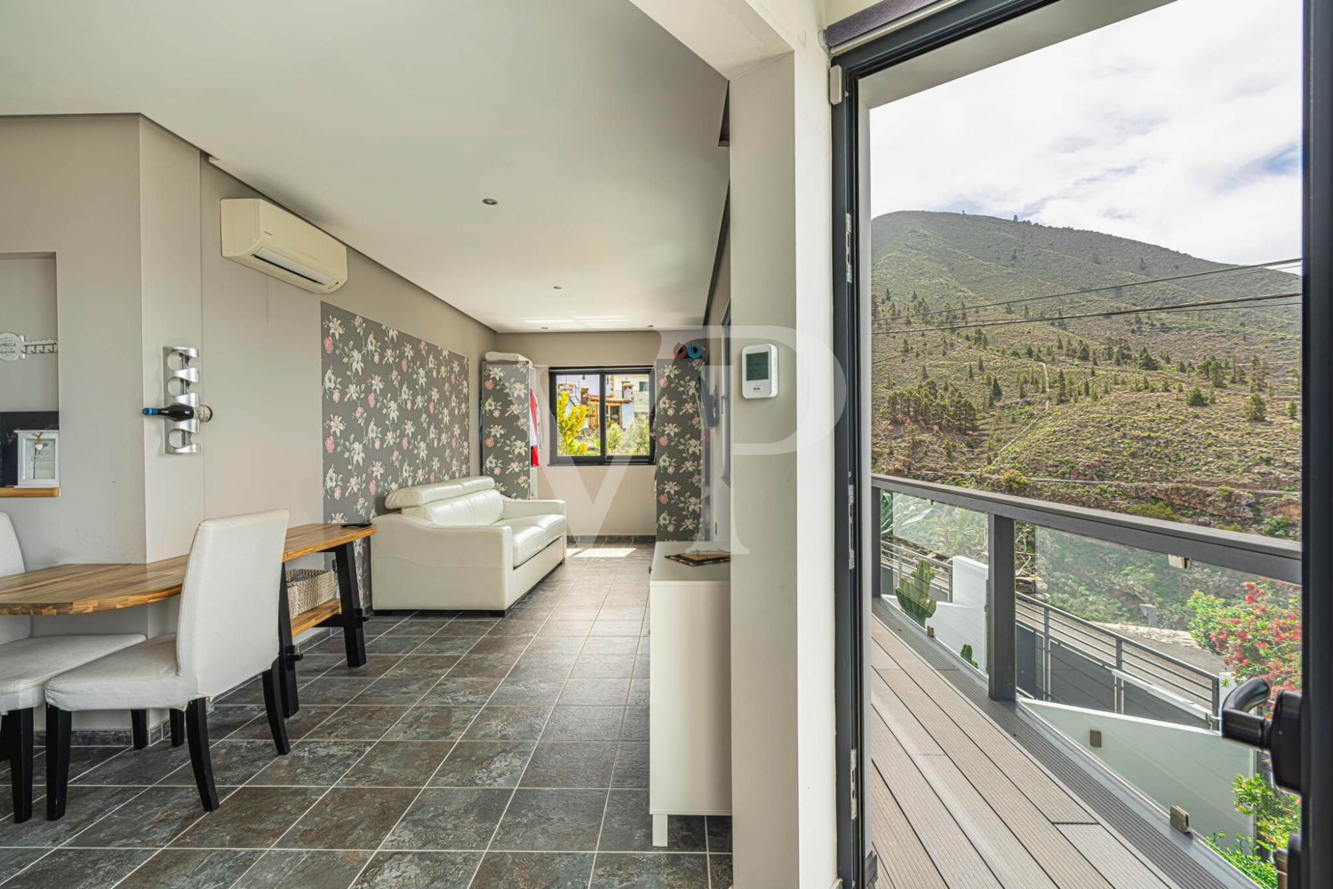 Idyllisches modernes Einfamilienhaus mit Panoramablick