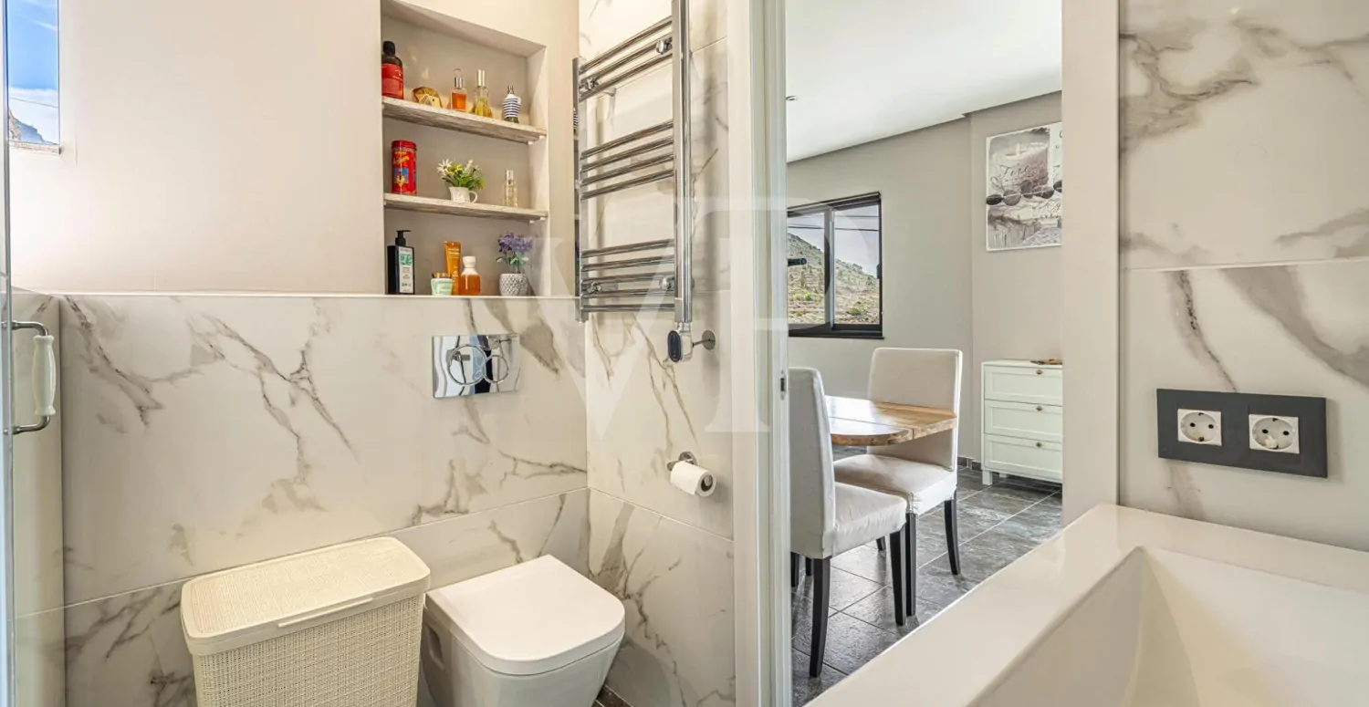 Idyllisches modernes Einfamilienhaus mit Panoramablick