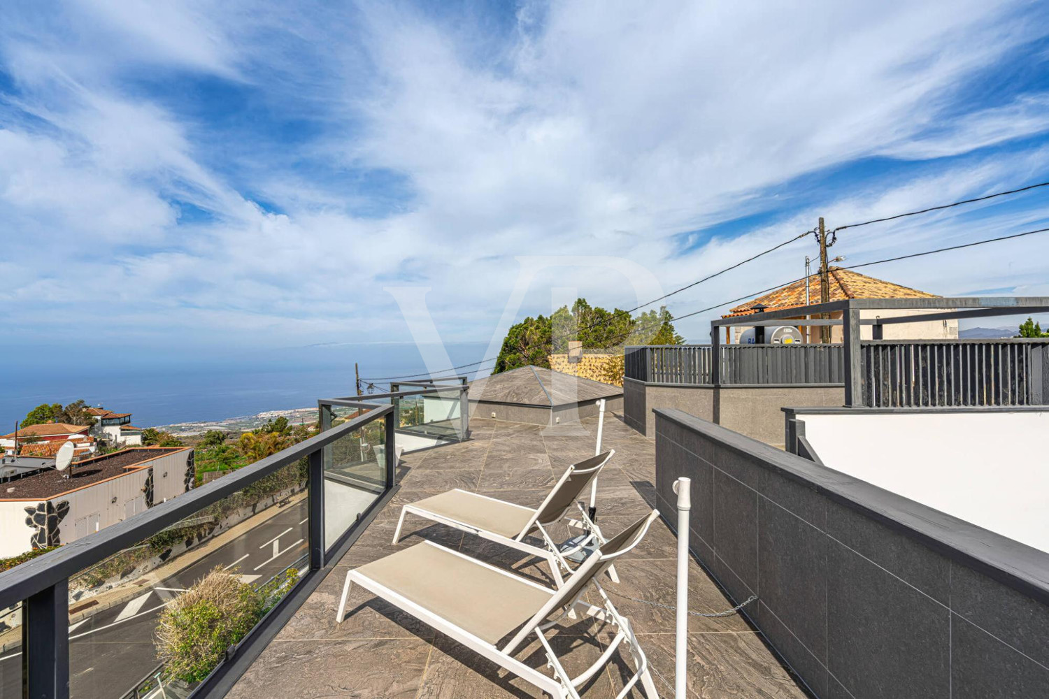 Idyllisches modernes Einfamilienhaus mit Panoramablick
