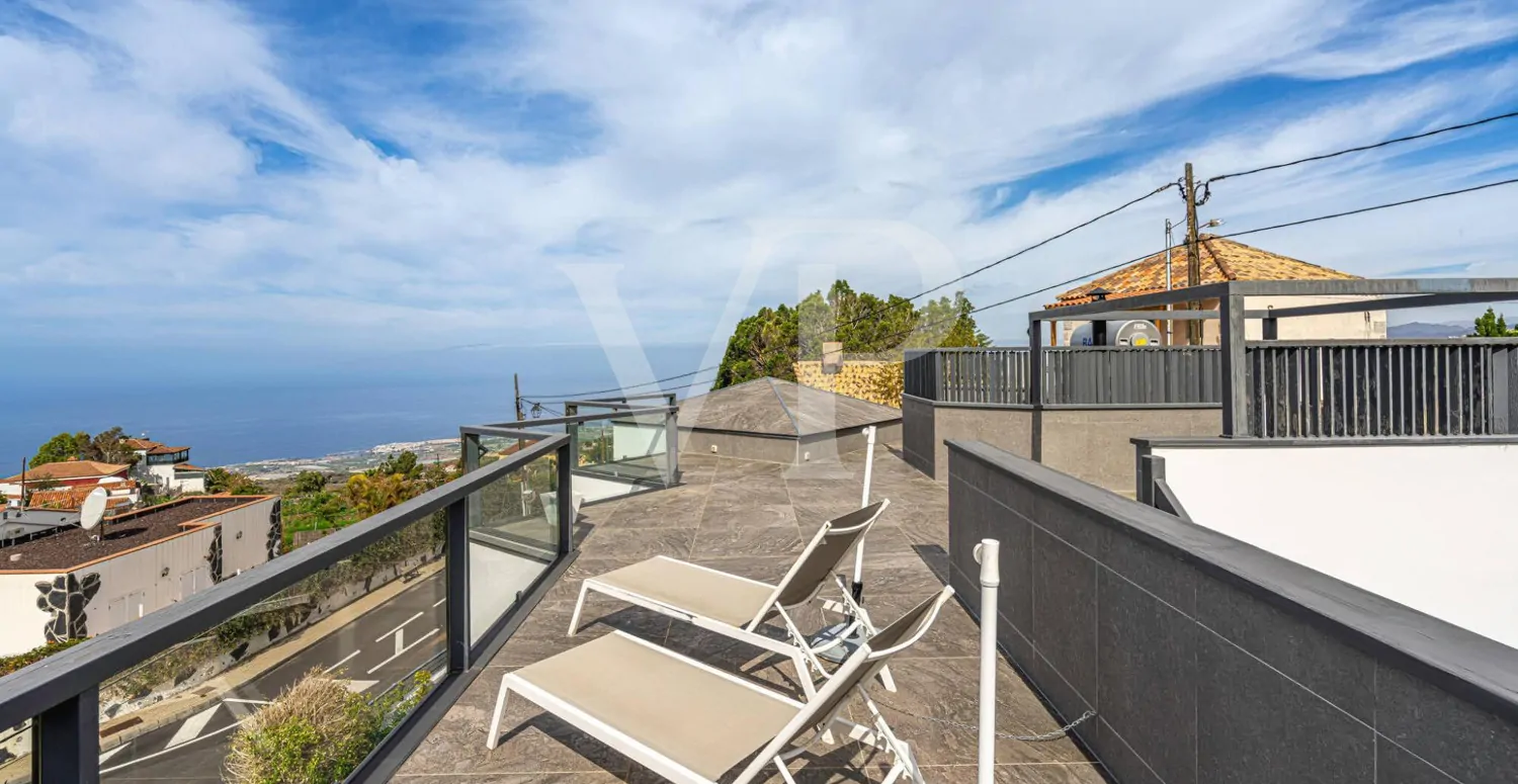 Idyllisches modernes Einfamilienhaus mit Panoramablick