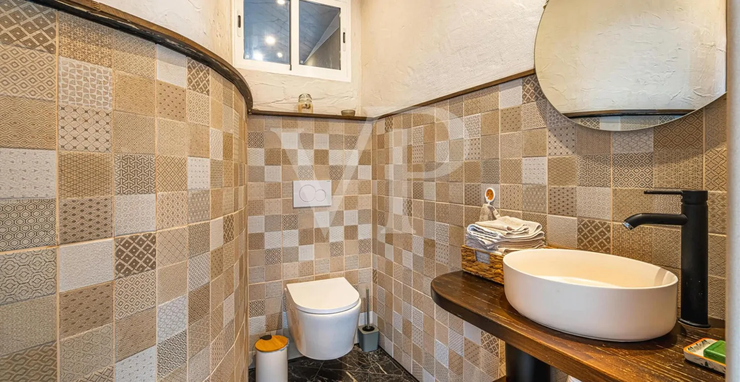 Idyllisches modernes Einfamilienhaus mit Panoramablick