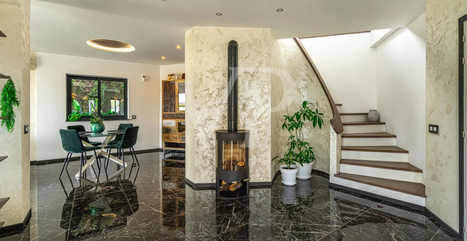 Idyllisches modernes Einfamilienhaus mit Panoramablick