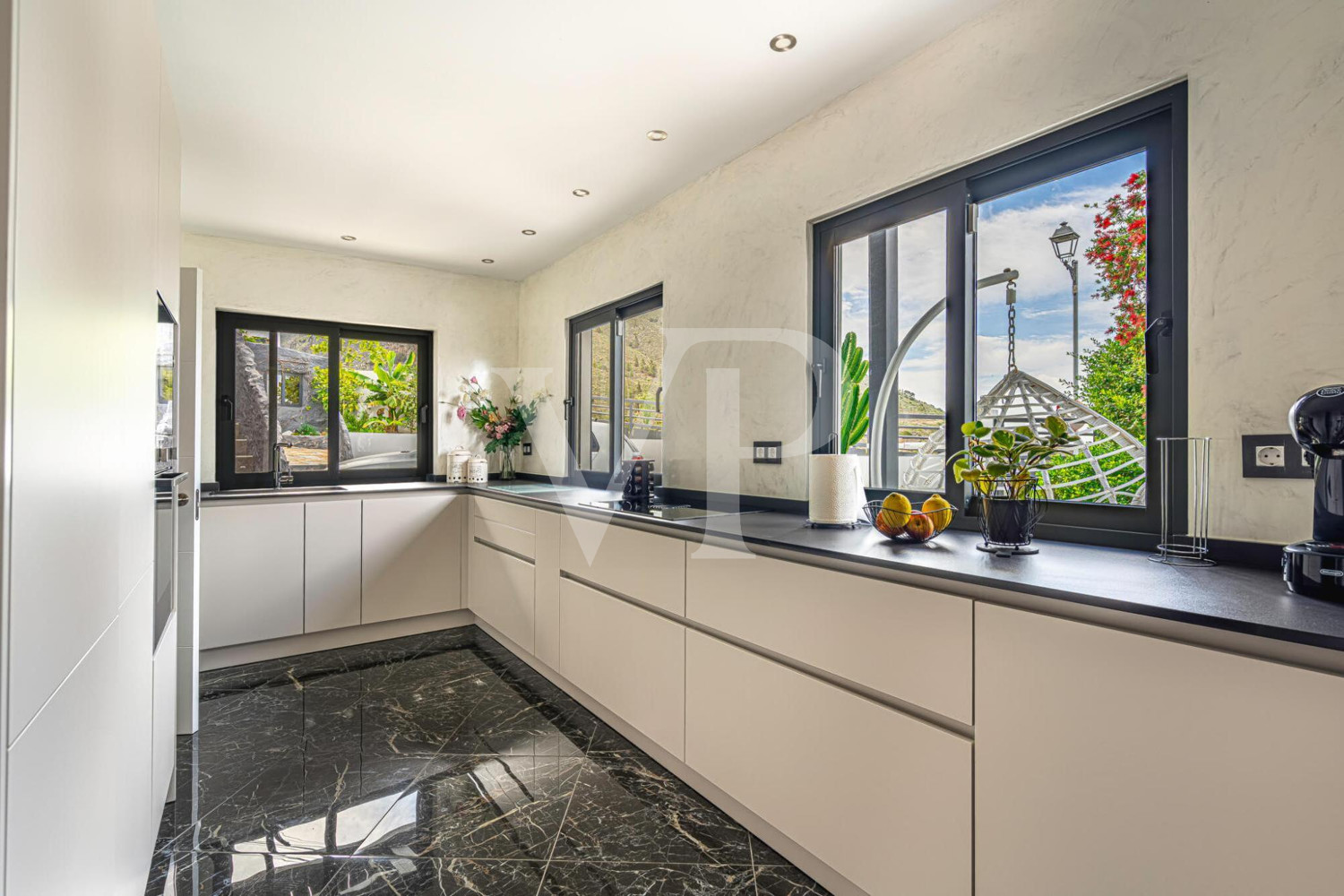 Idyllisches modernes Einfamilienhaus mit Panoramablick