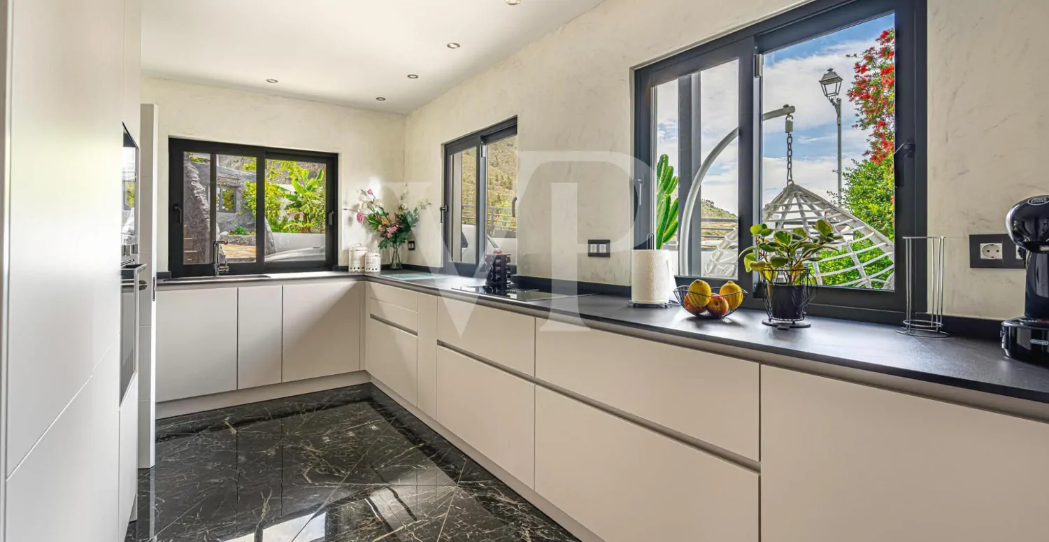 Idyllisches modernes Einfamilienhaus mit Panoramablick