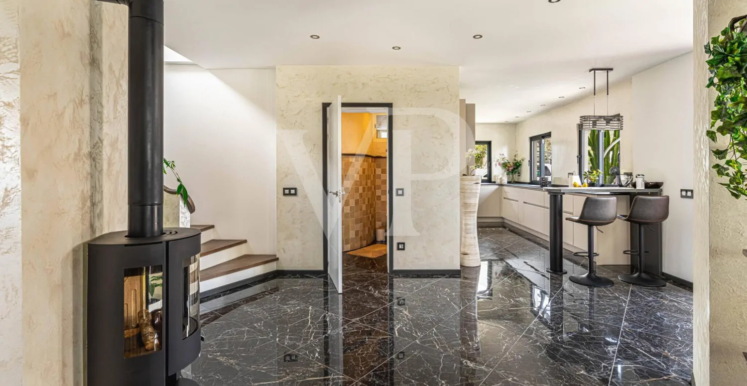 Idyllisches modernes Einfamilienhaus mit Panoramablick