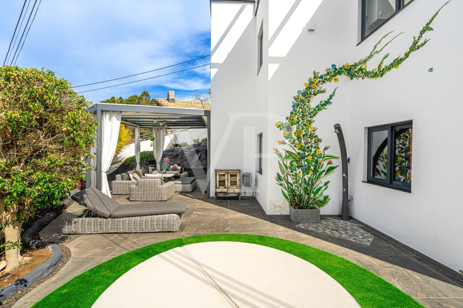 Idyllisches modernes Einfamilienhaus mit Panoramablick