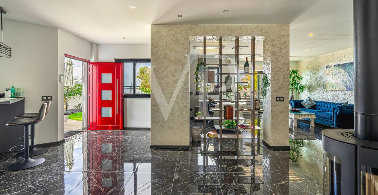 Idyllisches modernes Einfamilienhaus mit Panoramablick