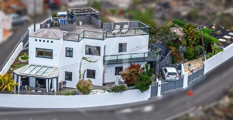 Idyllisches modernes Einfamilienhaus mit Panoramablick