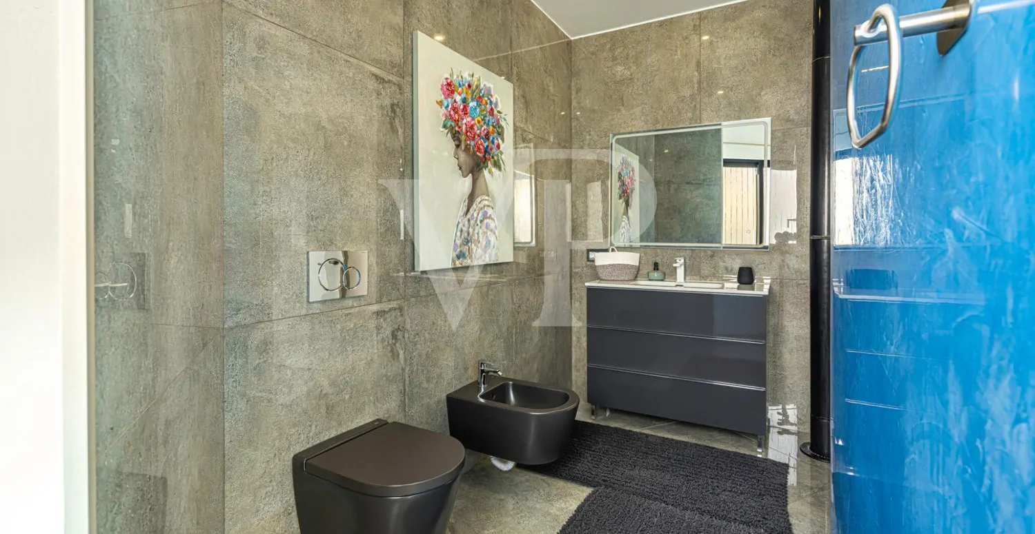 Idyllisches modernes Einfamilienhaus mit Panoramablick