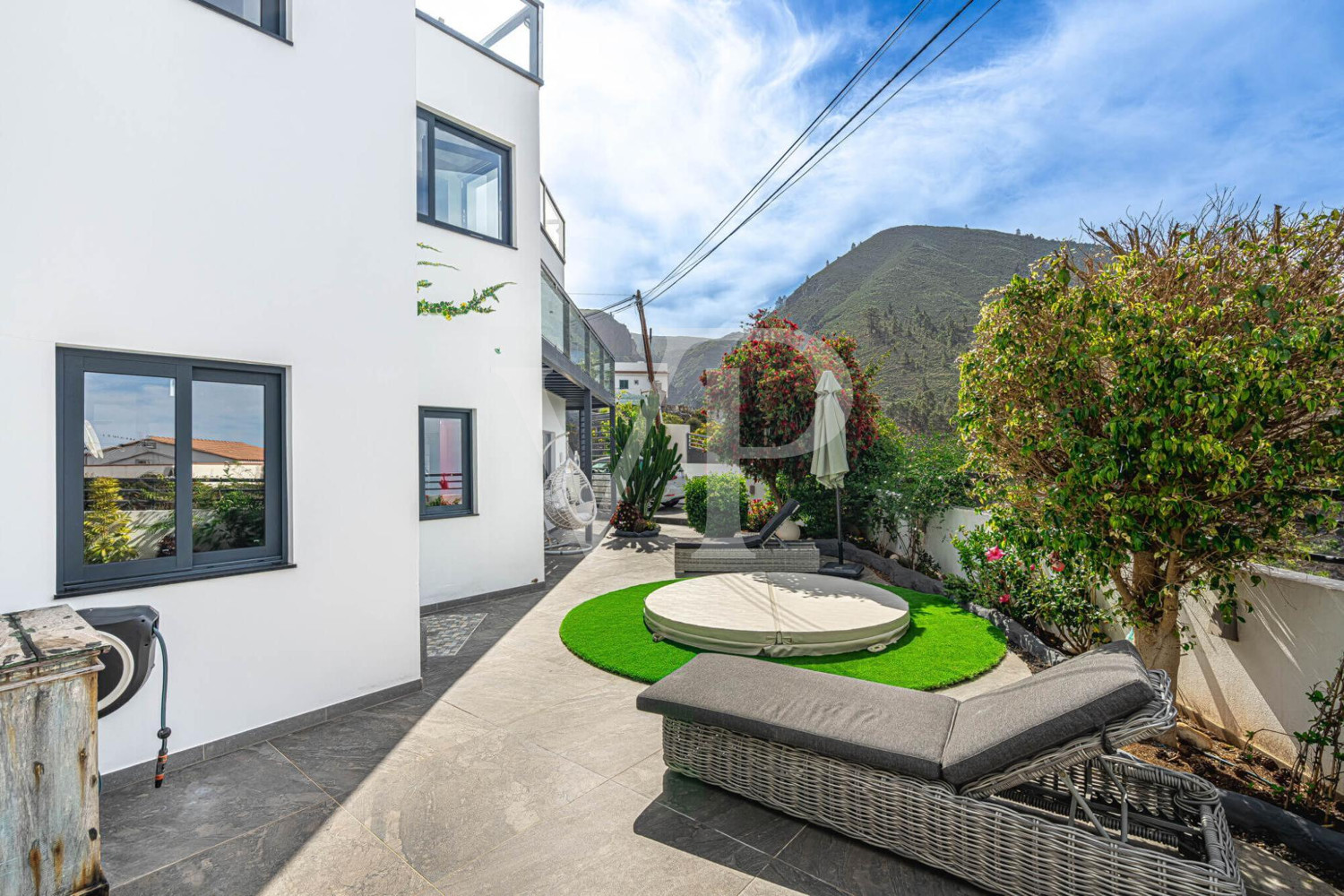Idyllisches modernes Einfamilienhaus mit Panoramablick