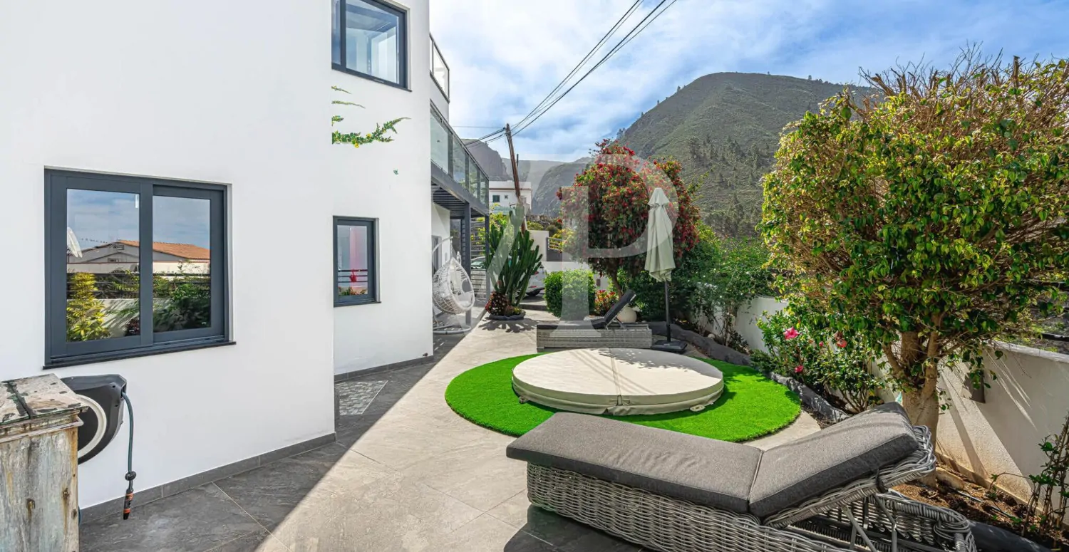 Idyllisches modernes Einfamilienhaus mit Panoramablick