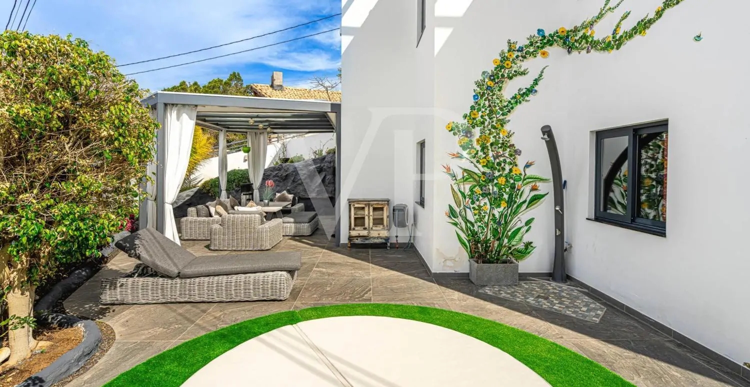 Idyllisches modernes Einfamilienhaus mit Panoramablick