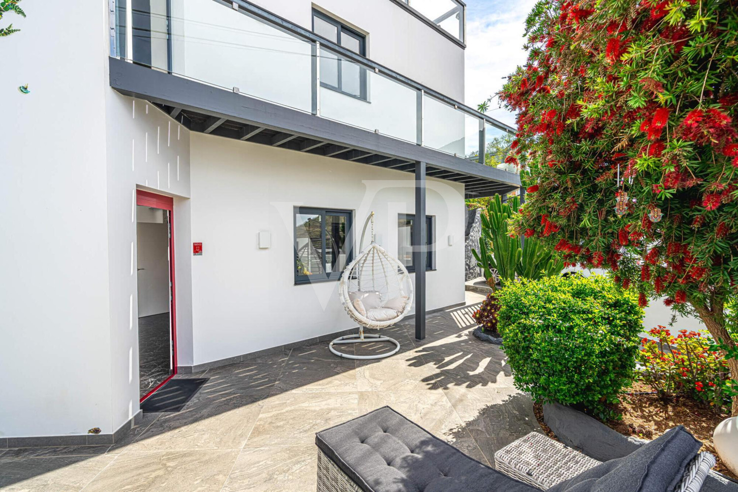 Idyllisches modernes Einfamilienhaus mit Panoramablick