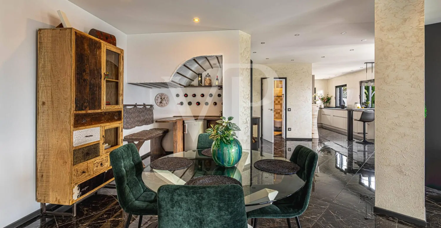 Idyllisches modernes Einfamilienhaus mit Panoramablick