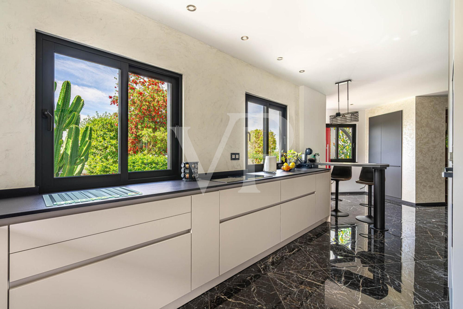 Idyllisches modernes Einfamilienhaus mit Panoramablick